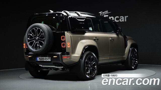 Land Rover Defender L663 110 P635 Octa - фото 1