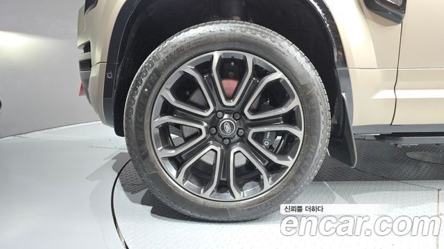 Land Rover Defender L663 110 P635 Octa - фото 4