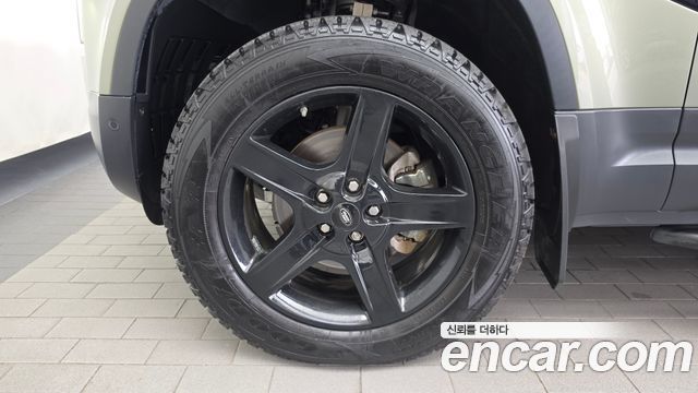 Land Rover Defender L663 110 D240 SE - фото 4