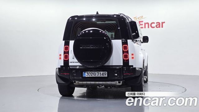 Land Rover Defender L663 110 P300 X-Dynamic SE - фото 3