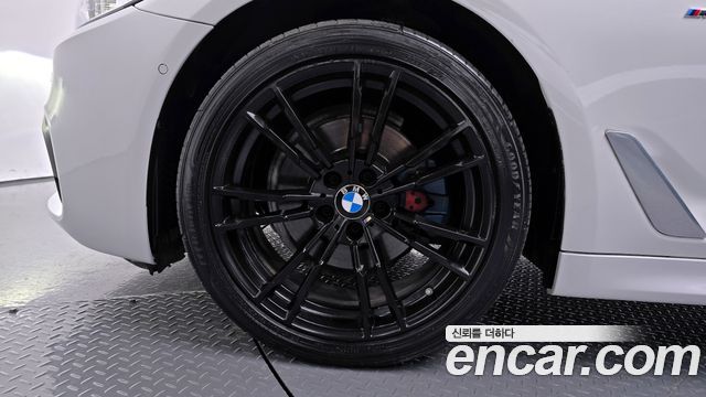 BMW 5 Series G30 520d xDrive M Sport Package Plus - фото 4