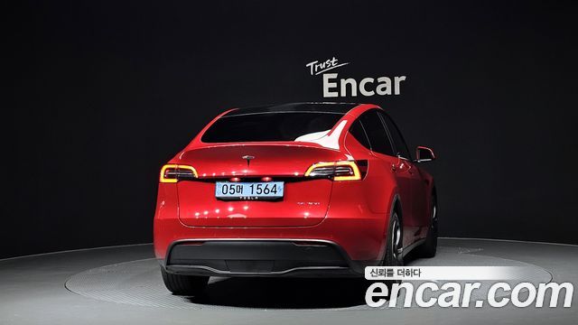 Tesla Model Y Long Range AWD - фото 3