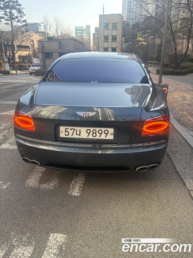 Bentley Flying Spur 2-го поколения 4.0 - фото 1
