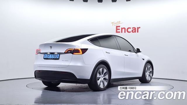 Tesla Model Y Long Range AWD - фото 1