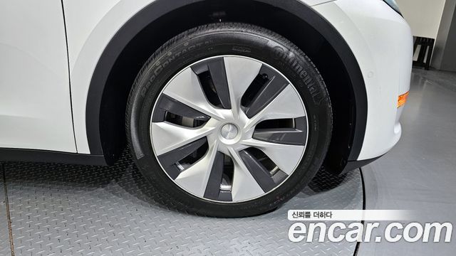 Tesla Model Y Long Range AWD - фото 4