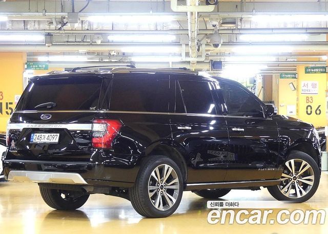 Ford Expedition Platinum 4WD 7Seater - фото 1