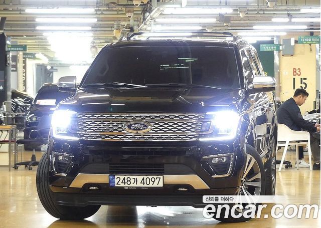 Ford Expedition Platinum 4WD 7Seater - фото 2