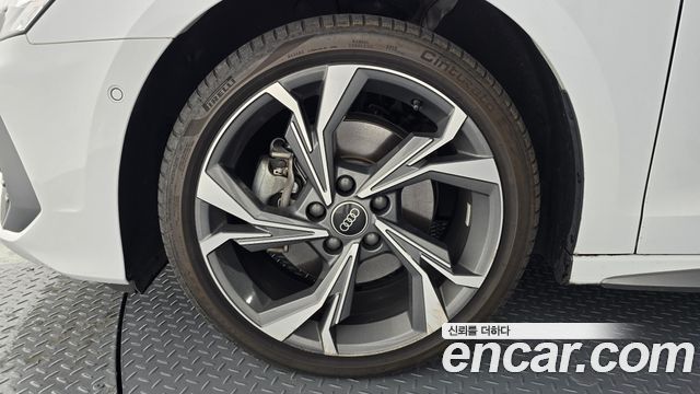 Audi A3 40 TFSI Premium - фото 4