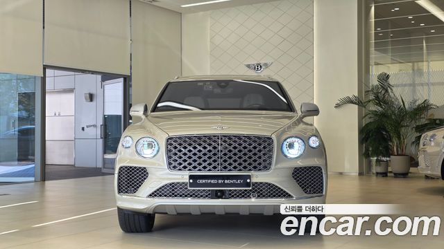 Bentley Bentayga 4.0 V8 EWB Mulliner - фото 1