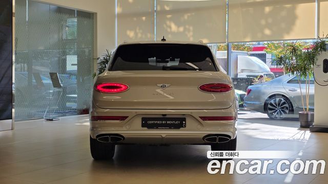 Bentley Bentayga 4.0 V8 EWB Mulliner - фото 3