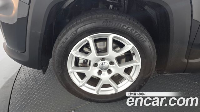 Jeep Renegade 2.4 Limited - фото 3