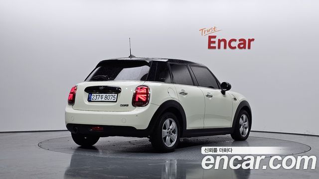 Mini Cooper 5Door Standard 3rd - фото 1
