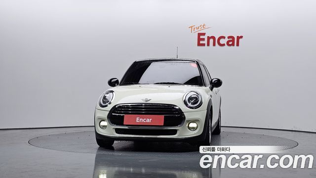 Mini Cooper 5Door Standard 3rd - фото 2