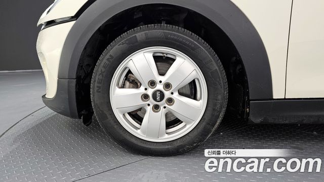 Mini Cooper 5Door Standard 3rd - фото 4