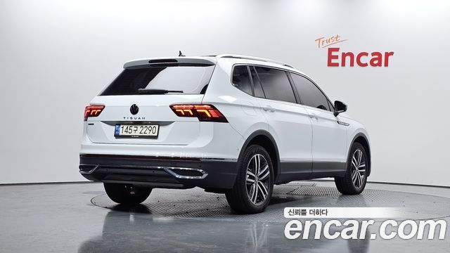 Volkswagen Tiguan 2.0 TSI Prestige - фото 1