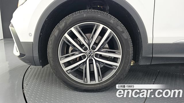 Volkswagen Tiguan 2.0 TSI Prestige - фото 4