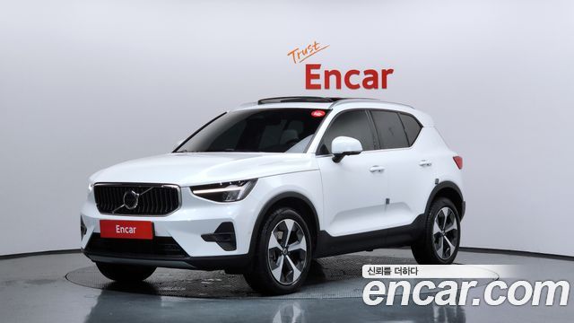 Volvo XC40 B4 Ultimate Bright - фото 0