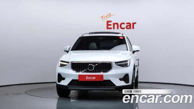 Volvo XC40 B4 Ultimate Bright - фото 2