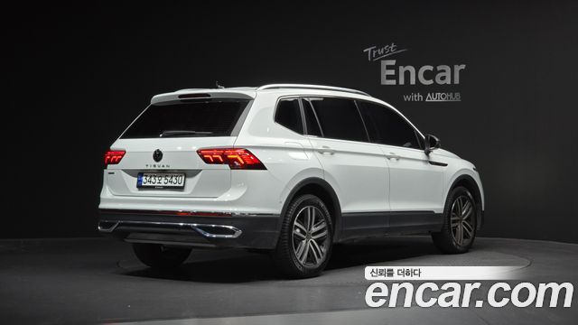 Volkswagen Tiguan 2.0 TSI Prestige - фото 1