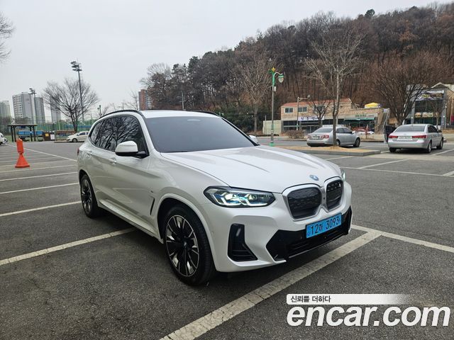 BMW iX3 M Sports - фото 2
