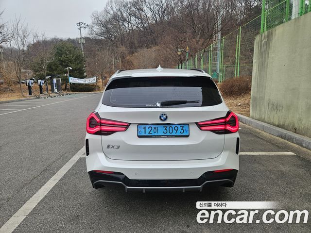 BMW iX3 M Sports - фото 3