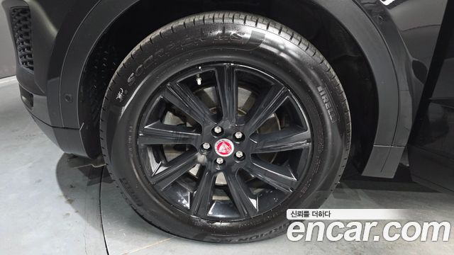 Jaguar E-PACE P250 S - фото 4