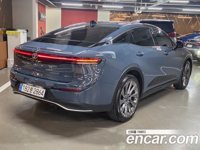 Toyota Crown 2.5 4WD Hybrid - фото 1