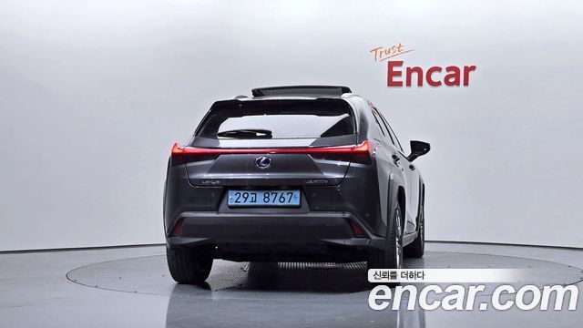 Lexus UX 2WD - фото 3