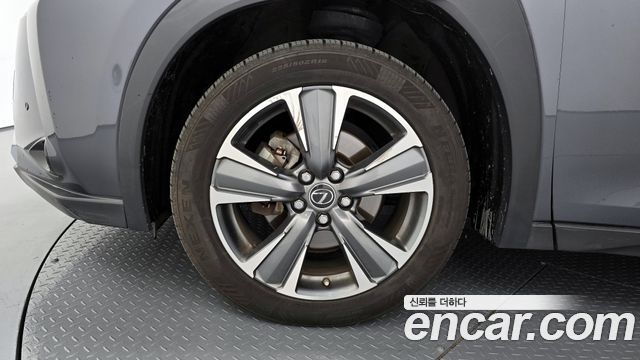Lexus UX 2WD - фото 4