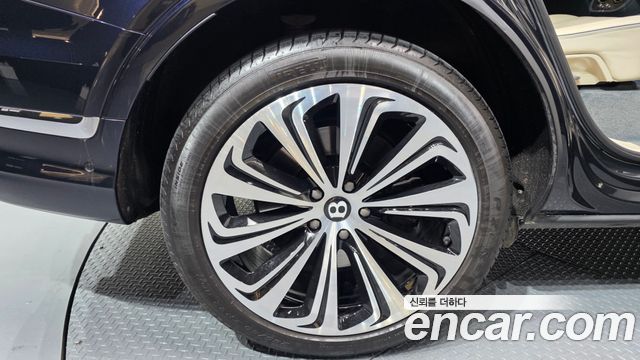 Bentley Bentayga 4.0 V8 Azure - фото 4
