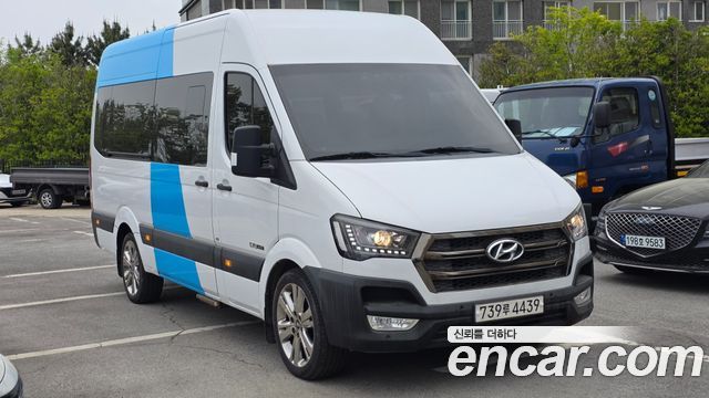 Hyundai Solati 15-seater Luxury - фото 0