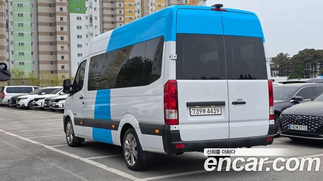 Hyundai Solati 15-seater Luxury - фото 1