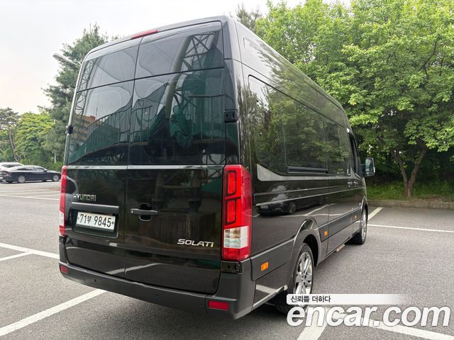 Hyundai Solati 15-seater Luxury - фото 1
