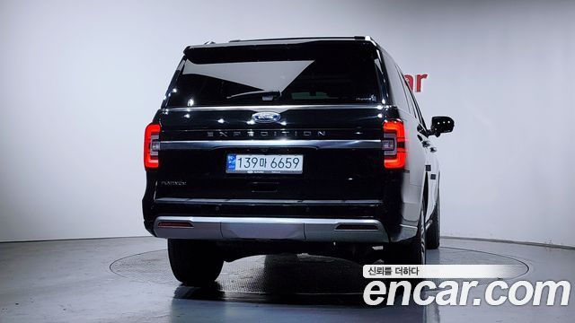 Ford Expedition Platinum 4WD 7Seater - фото 3