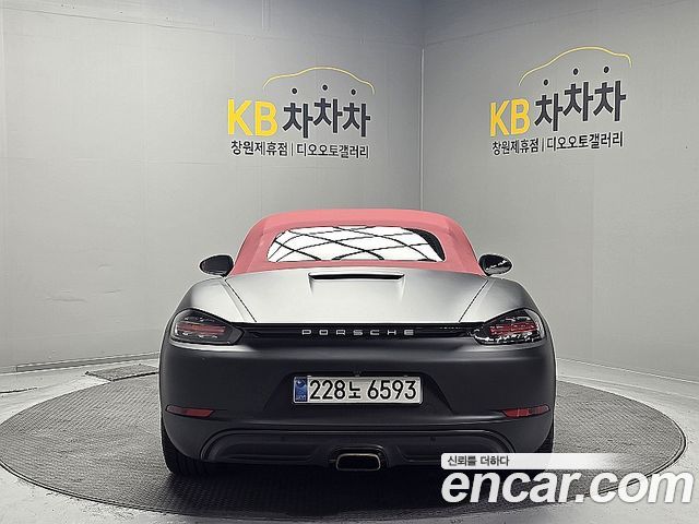 Porsche 718 2.0 - фото 3