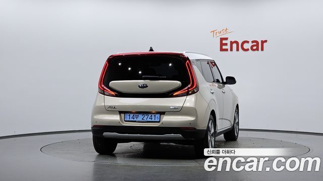 Kia Soul EV Noblesse - фото 2