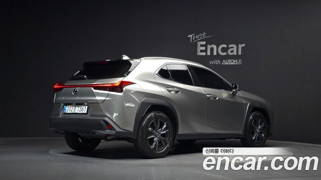 Lexus UX 2.0 2WD - фото 1