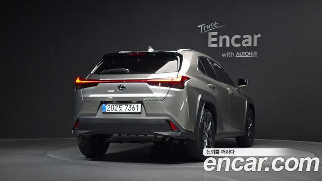 Lexus UX 2.0 2WD - фото 3
