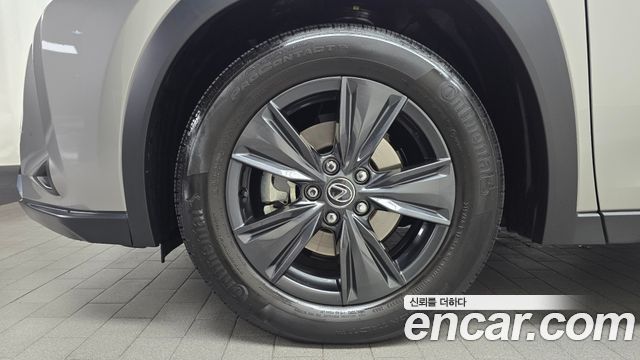 Lexus UX 2.0 2WD - фото 4