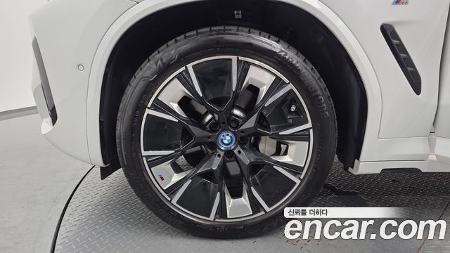 BMW iX3 M Sports - фото 4