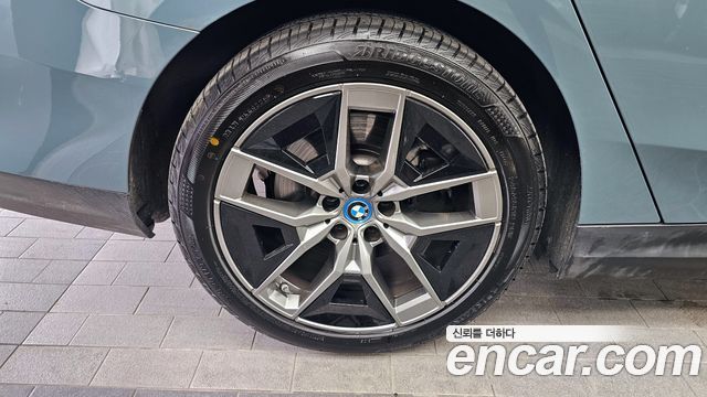BMW i5 G60 eDrive 40 - фото 4