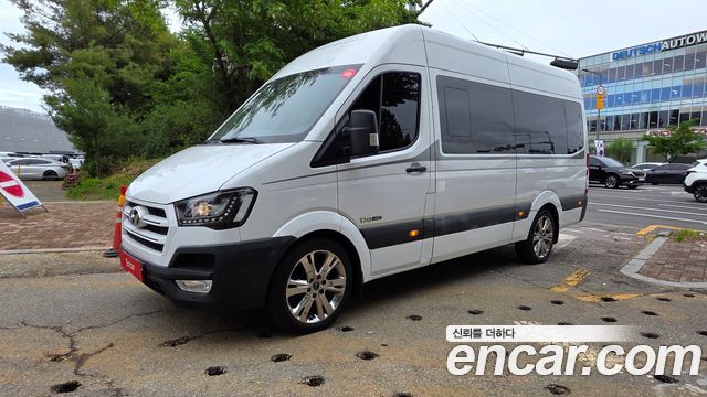 Hyundai Solati 15-seater Luxury - фото 0