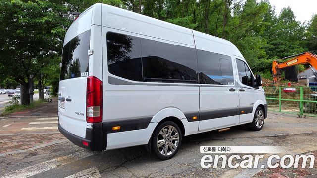 Hyundai Solati 15-seater Luxury - фото 1