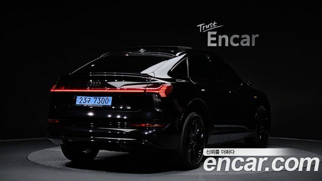 Audi e-tron 55 Quattro Sportback - фото 1