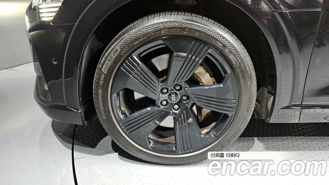 Audi e-tron 55 Quattro Sportback - фото 4