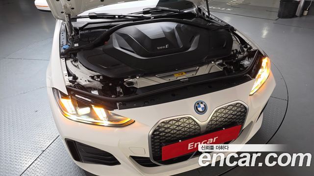 BMW i4 eDrive40 M Sports - фото 4