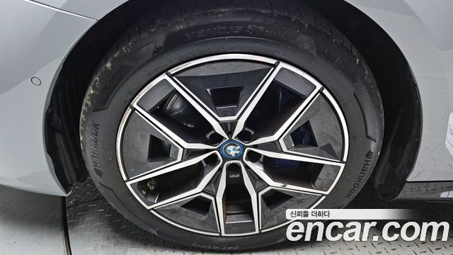 BMW i5 G60 eDrive 40 M Sport - фото 3