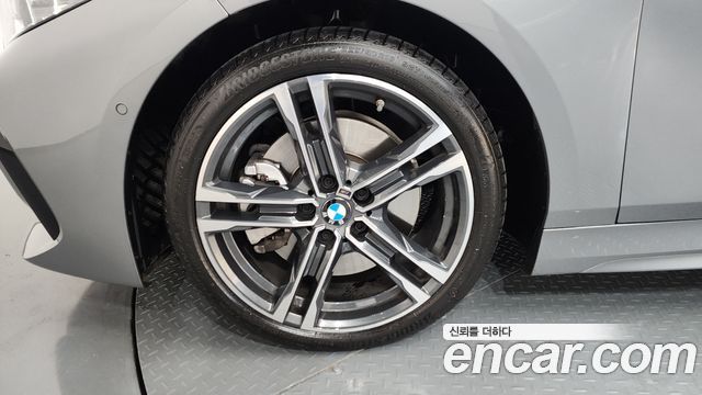 BMW 1-Series F40 120i M Sports - фото 4