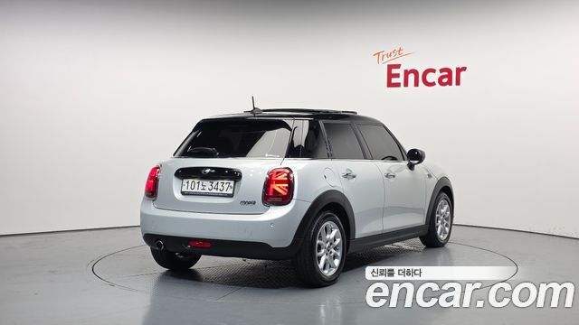 Mini Cooper 5Door HIGH 3rd - фото 1