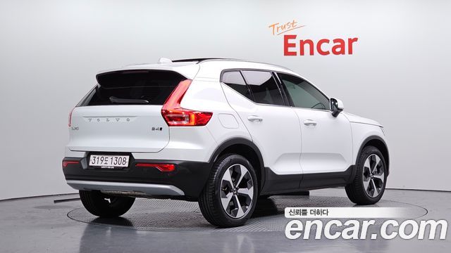 Volvo XC40 B4 Ultra Bright - фото 1